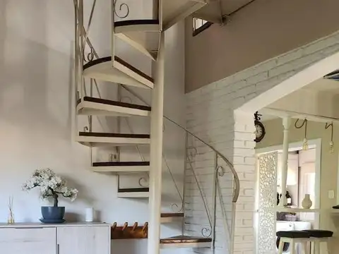 Casa en venta c/ cochera en Del Viso