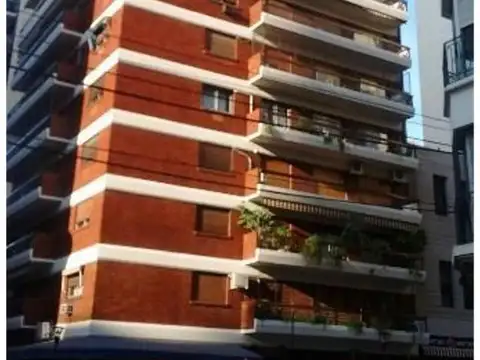 SEMIPISO 4 AMBIENTES  CON DEPCIAS EN LA MEJOR ESQUINA