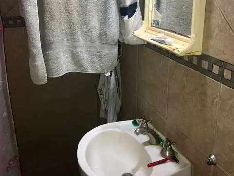 Casa 2 ambientes con 1 baño