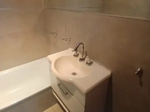 Tres Arroyos 800, Piso 7