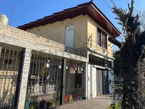 Paul Groussac 200, Piso 1