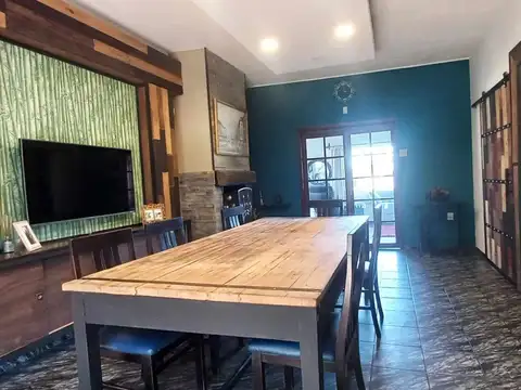 Casa en Venta con 2 cocheras