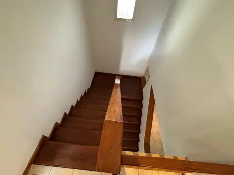 Casa en Alquiler con 4 cocheras