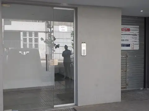 Semipiso 2 amb. con balcón al frente. A estrenar. Cocina integrada. Luminoso Excelente ubicacion