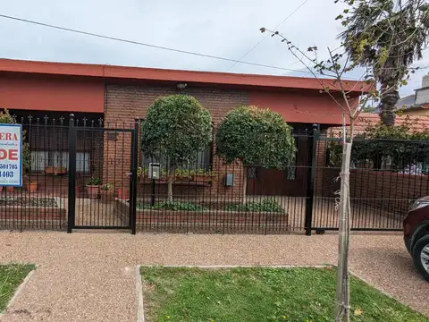 Casa 4 ambientes - Apto cred- Hernandarias y Vignolo. NUEVO VALOR !