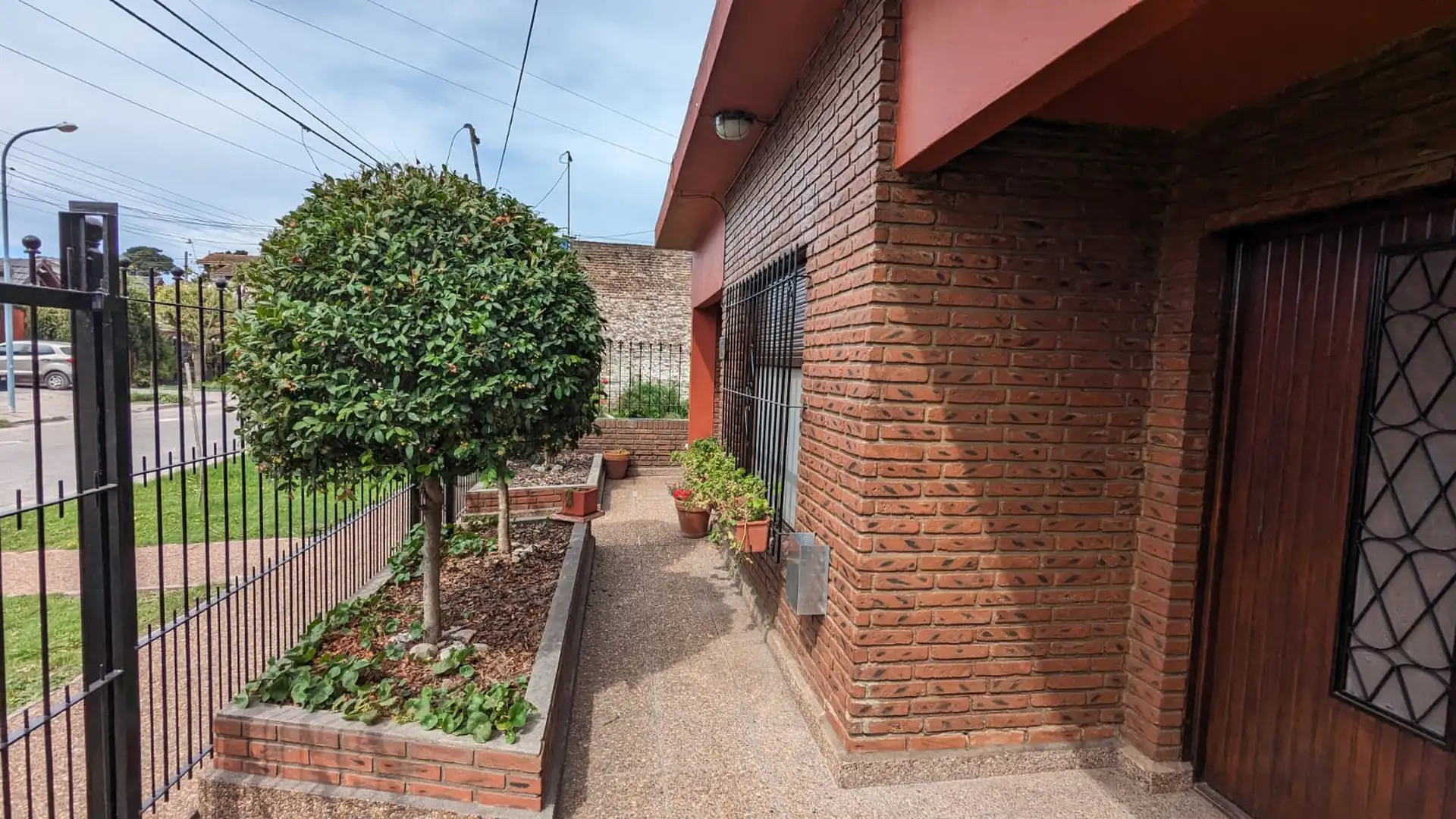 Casa 4 ambientes - Apto cred- Hernandarias y Vignolo