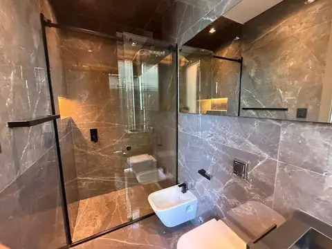 Casa 6 ambientes con 7 baños
