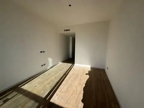 Dpto de 4 amb, Piso 4° B, 241,20 m2 totales, c/balcón terraz