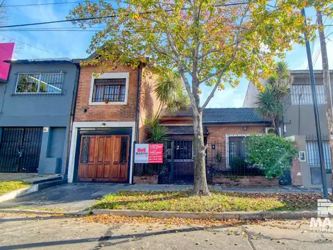 Casa en Venta de 6 Ambientes en Olivos con Cochera, Jardín, Pileta y Terraza