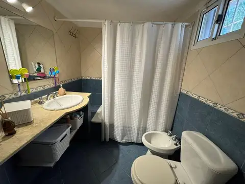 Casa 3 ambientes con 2 baños