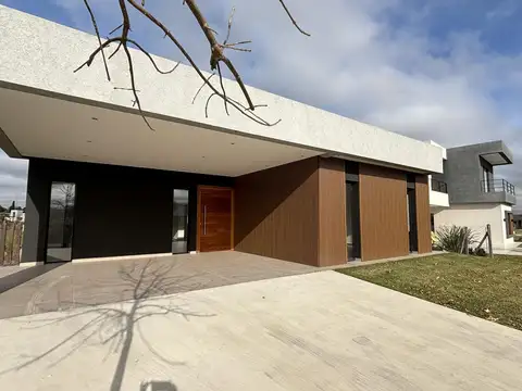Casa en Venta en Pilar del Este - Santa Lucia, Countries y Barrios Cerrados en Pilar