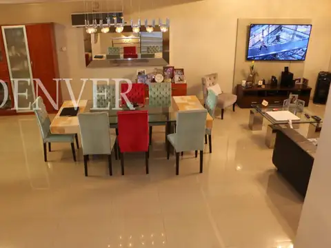 Casa 7 ambientes con 4 baños