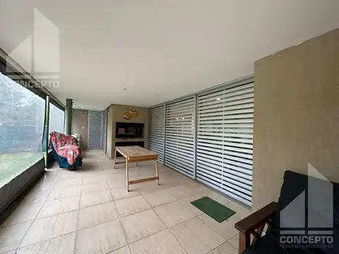 Casa en Alquiler con 1 cochera