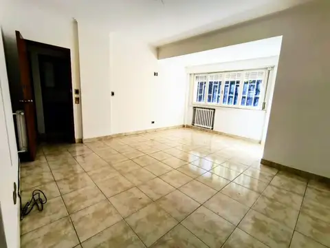 Semi piso 4 amb en planta baja c/patio , 2 baños aptO PROF,
