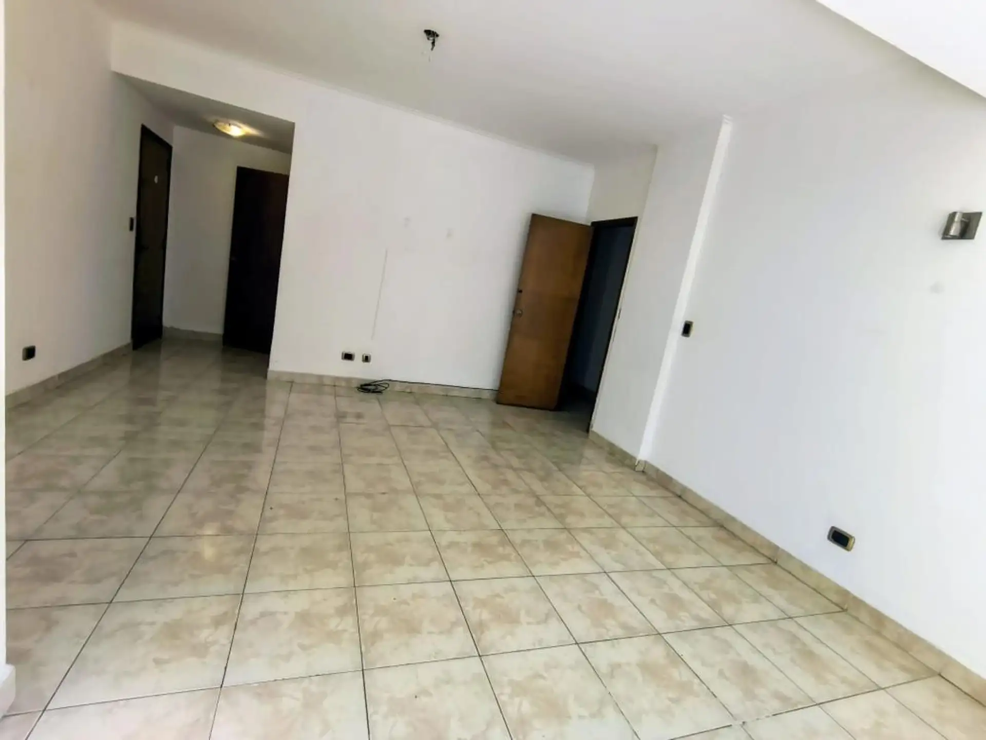 Semi piso 4 amb en planta baja c/patio , 2 baños aptO PROF