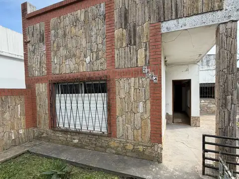 CASA EN ESQUINA DE AV. VERGARA EN BERAZATEGUI