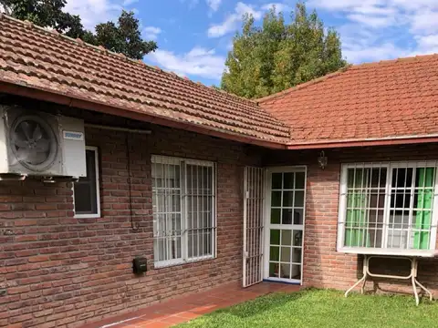Casa 5 ambientes con 2 baños