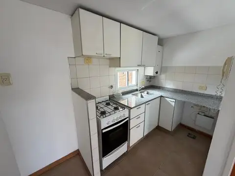 Departamento en Alquiler en Republica De La Sexta, $ 400.000