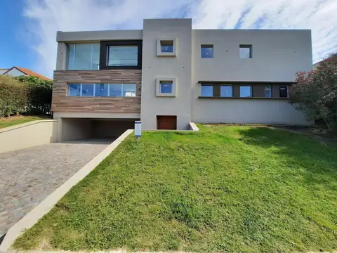 Casa en Alquiler de 3 dormitorios