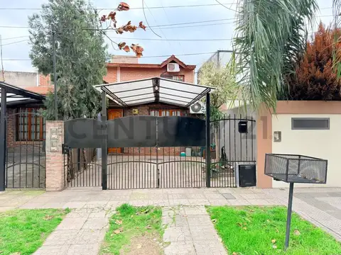 VENTA DUPLEX PH 3 AMBIENTES CASTELAR COCHERA PATIO