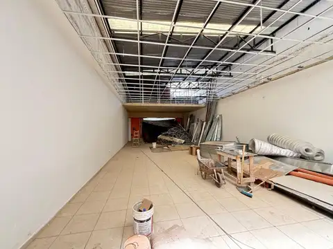 Depósito con local al frente de 225 mts cubiertos sobre Av Nazca Mixt 3 Paternal