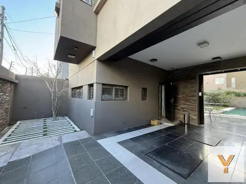 Casa 5 ambientes con 3 baños