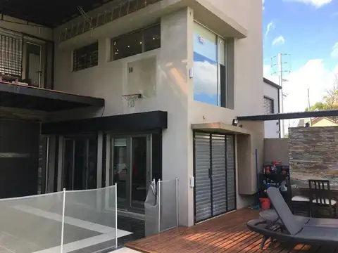 Casa en venta - 2 Dormitorios 3 Baños 2 Cocheras - 108 mts2 - Manuel B Gonnet