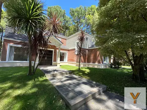 Casa en Venta - 3 Dormitorios 2 Baños - 1042mts2 - Pinamar