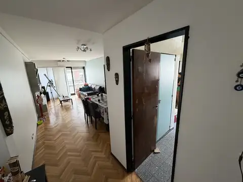 DEPTO 3 AMBIENTES AL FRENTE + DEPENDENCIA CON COCHERA