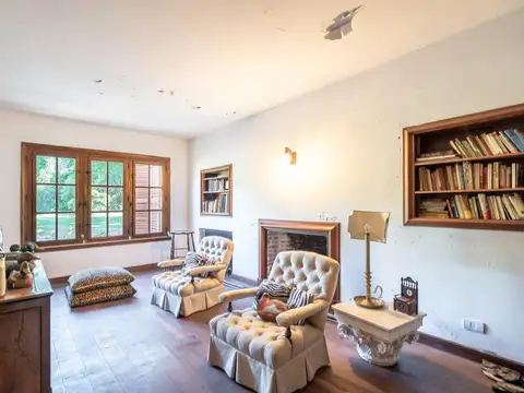 Casa 8 ambientes con 6 baños