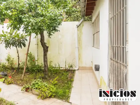 Chalet y departamento independiente en block - C671