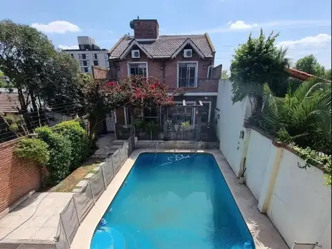 Casa en Venta con 4 cocheras