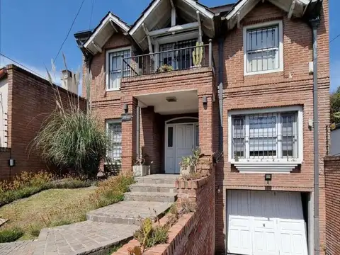 Casa en venta - 4 Dormitorios 3 Baños - Cochera - 400Mts2 - Ituzaingó