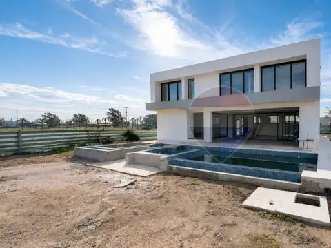 CASA EN VENTA 4 AMB PUERTO NIZUC CON ASCENSOR