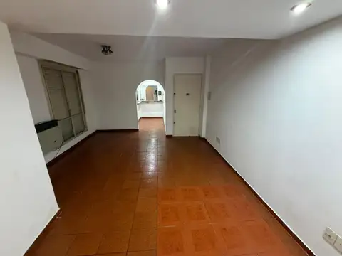 Avenida Rivadavia 11200, Piso 1