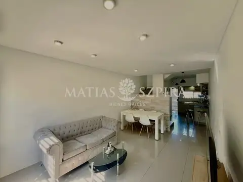 Casa en Venta en Castelar, USD 100.000