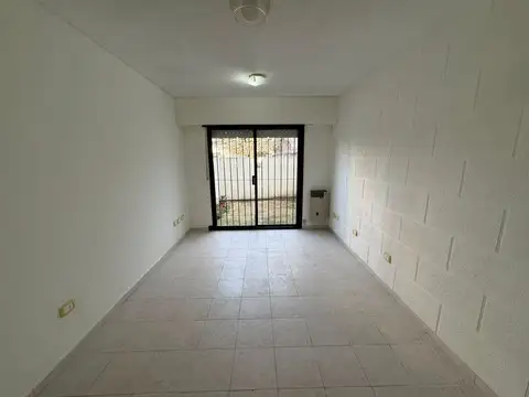 DPTO EN PLANTA BAJA CON COCHERA