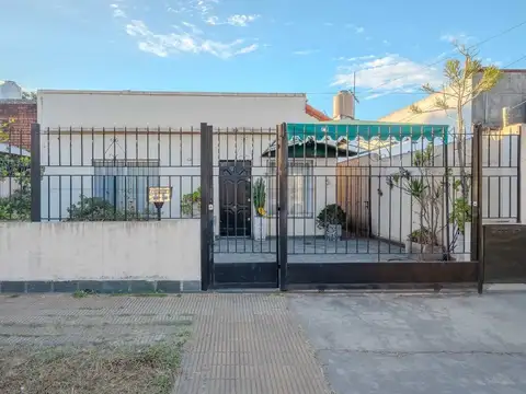 PH Tipo casa  3 Amb Frente c/Jardín y Cochera.