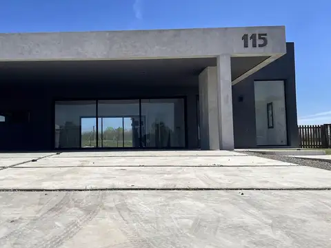 Casa en venta de 5 ambientes a la laguna en San Sebastian, Area 10, Pilar, Gba Norte. APTA CREDITO