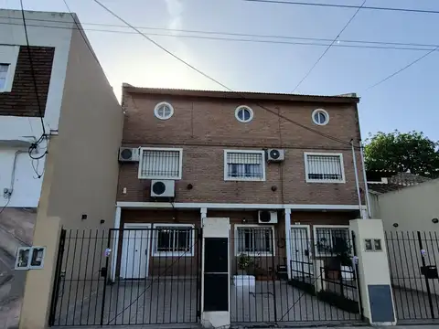 Vendo Duplex 4 Ambientes con cochera