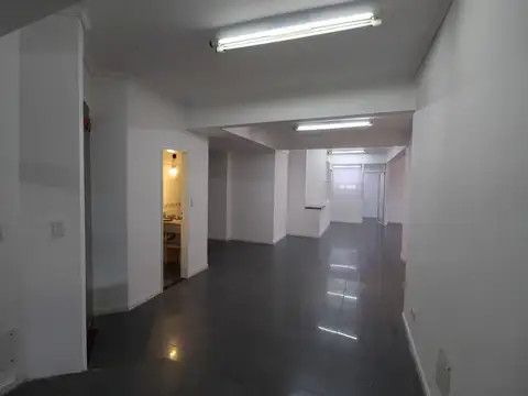 Oficina 7 ambientes con 3 baños