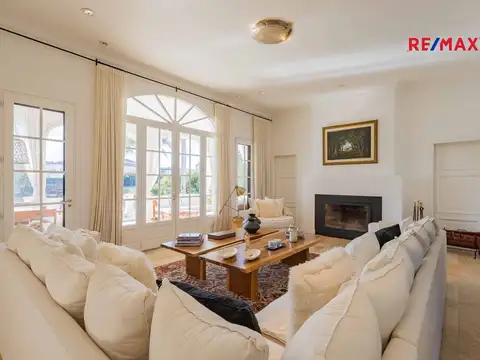 Venta Casa Cabos del Lago 7 ambientes al agua