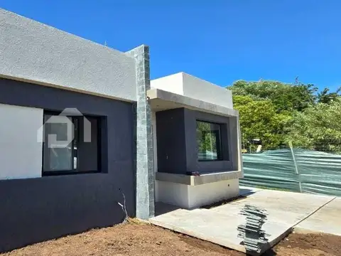Casa  en Venta en Santa Lucia, Pilar del Este, Pilar