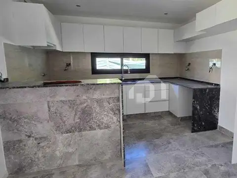 Casa en venta en Santa Lucia 100