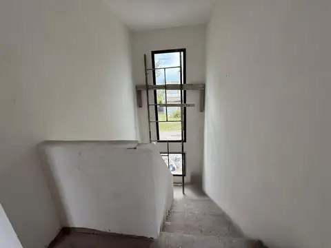 VENTA CASA 4 AMBIENTES BARRIO CERRADO CON PILETA