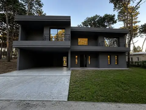 CASA EN VENTA PINAMAR - BARRIO ALAMOS
