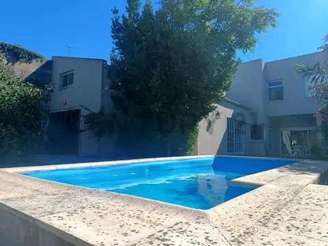 VENTA DE IMPORTANTE PROPIEDAD EN BARRIO RESIDENCIAL