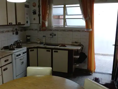 Depto Tipo Casa en Venta en Versalles, USD 160.000