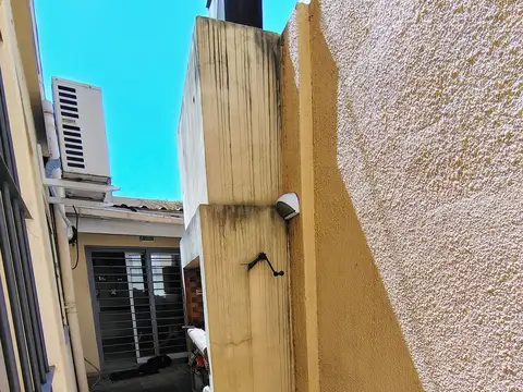 Casa 8 ambientes con 3 baños
