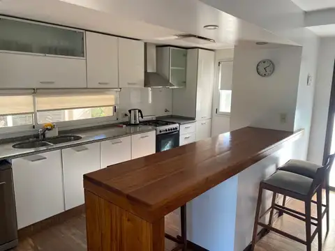 Casa en Alquiler en Funes, USD 2.300